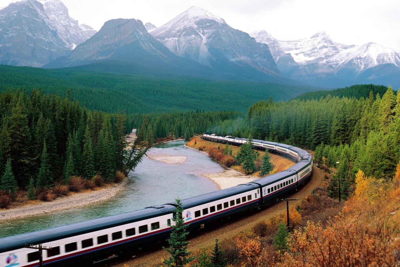 advantages rail travel